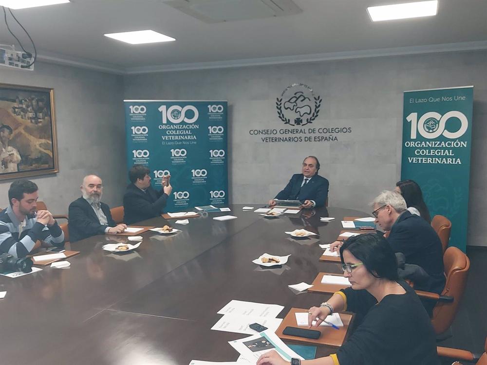 El presidente de Organización Colegial Veterinaria (OCV), Luis Alberto Calvo Sáez, durante la presentación del programa conmemorativo. El