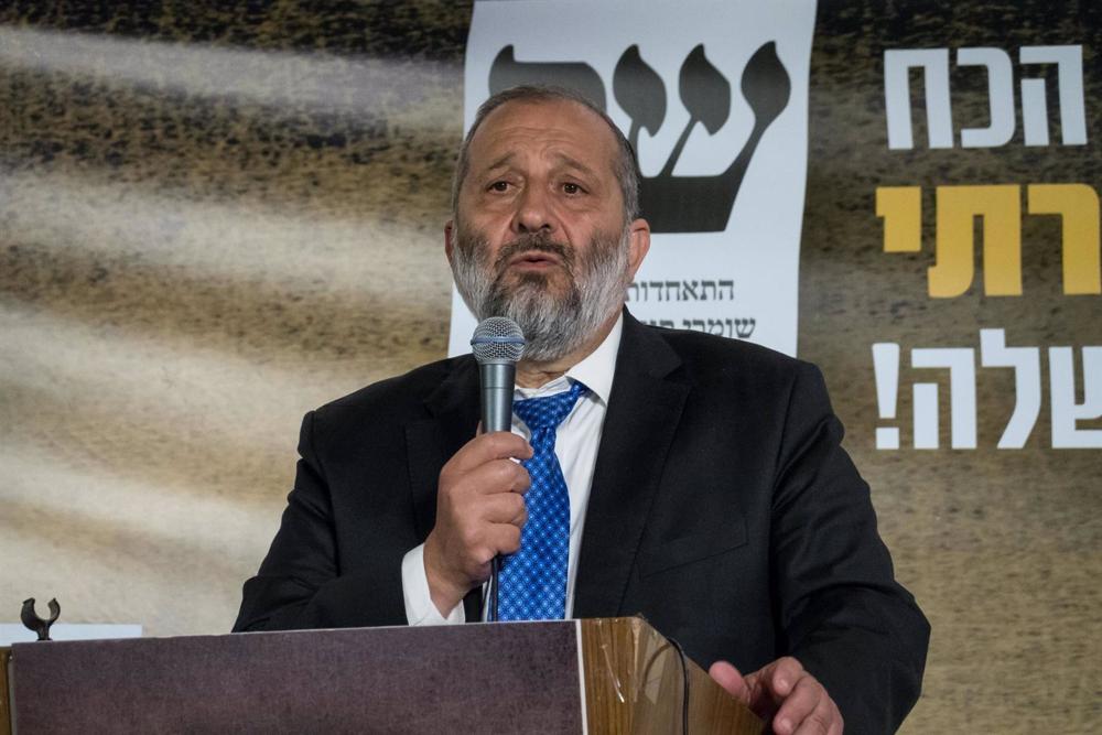The government coalition prepares an amendment to the Basic Law to reinstate the Shas leader in office