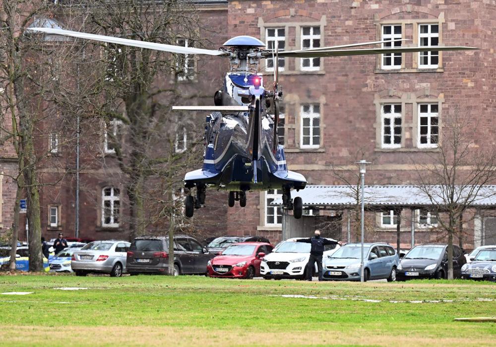 Archiv - Polizeieinsatz in der deutschen Stadt Karlsruhe zur Festnahme mutmaßlicher Mitglieder der Reichsbürger, einer Organisation, die einen Staatsstreich in Deutschland plante. Archiv