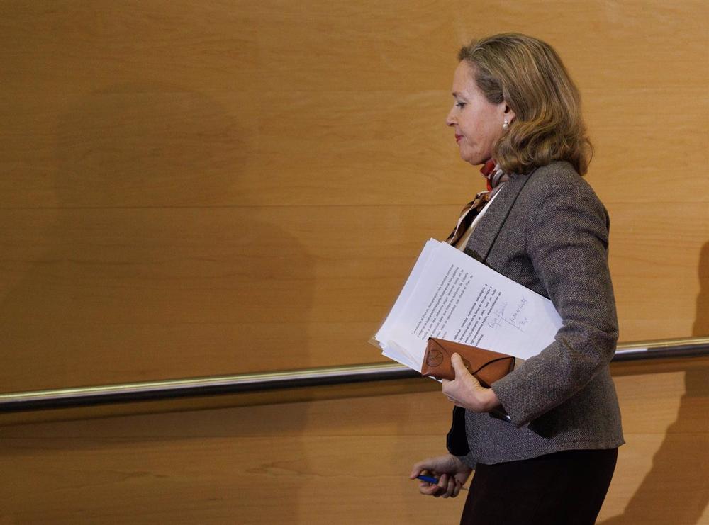 La vicepresidenta primera y ministra de Asuntos Económicos y Transformación Digital, Nadia Calviño, a su llegada a una rueda de prensa tras una nueva reunión de la Conferencia Sectorial para la Mejora Regulatoria y el Clima de Negocios, en la sede del Min La