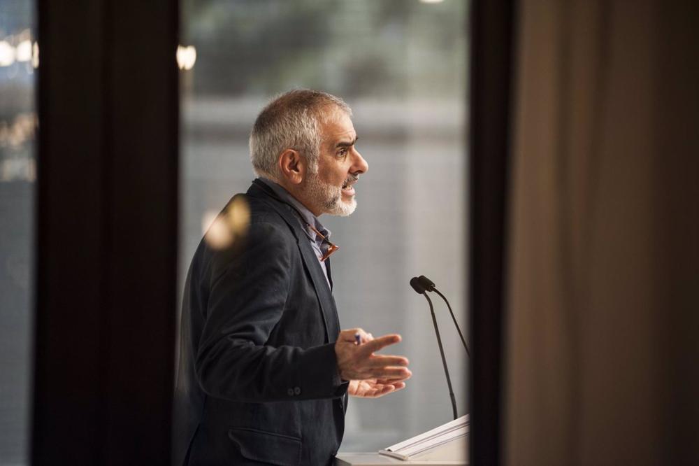 El líder de Cs en el Parlament, Carlos Carrizosa, en una rueda de prensa en la Cámara catalana, a martes 31 de enero de 2023, en Barcelona, Catalunya (España) El