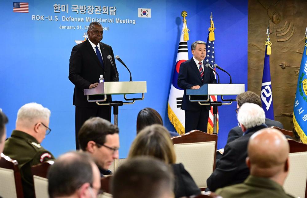 Lee Jong Sup e Lloyd Austin, Ministros da Defesa da Coreia do Sul e dos EUA. Lee