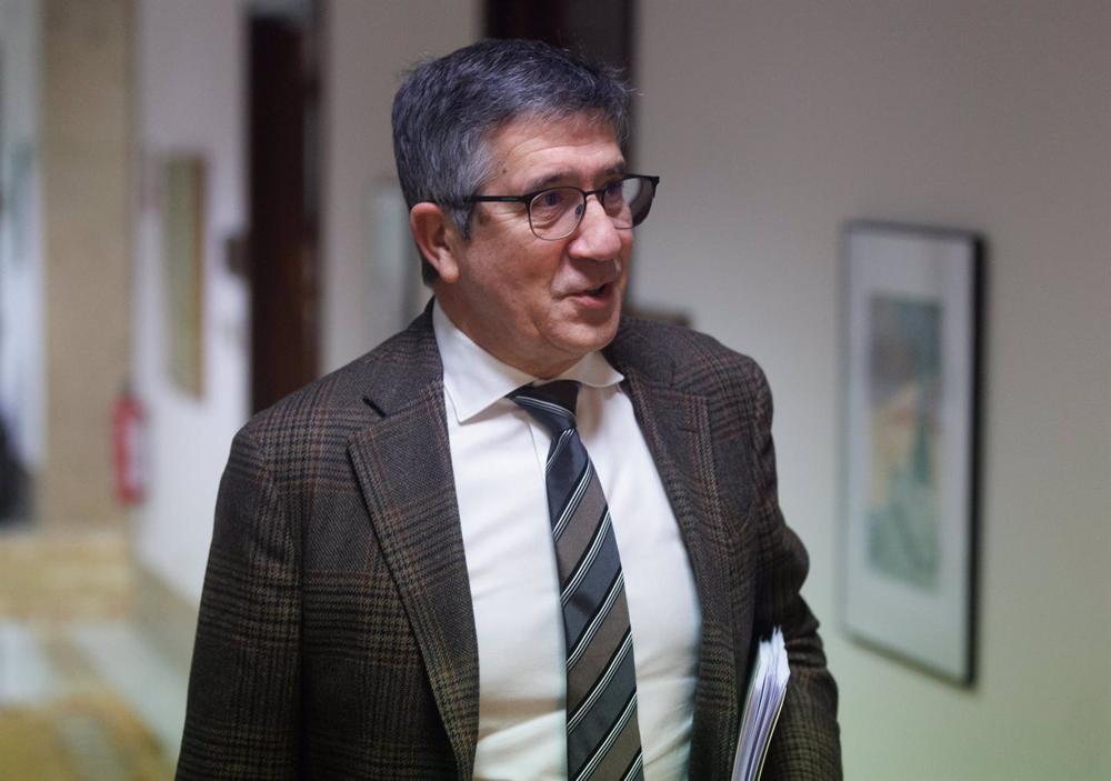 El portavoz del PSOE en el Congreso, Patxi López, a su llegada a la reunión de la Junta de Portavoces. El