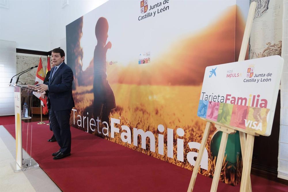Fernández Mañueco presenta la Tarjeta Familia con ayudas económicos para los nacidos desde el 1 de enero Fernández