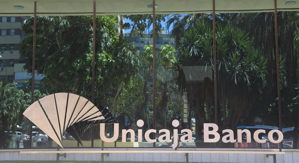Archivo - Imagen de la sede de Unicaja Banco en Málaga Archivo