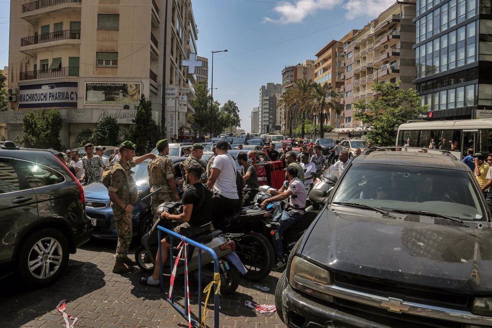 Archivo - El Ejército del Líbano vigila una gasolinera para evitar el acaparamiento de combustible en 2021. Archivo