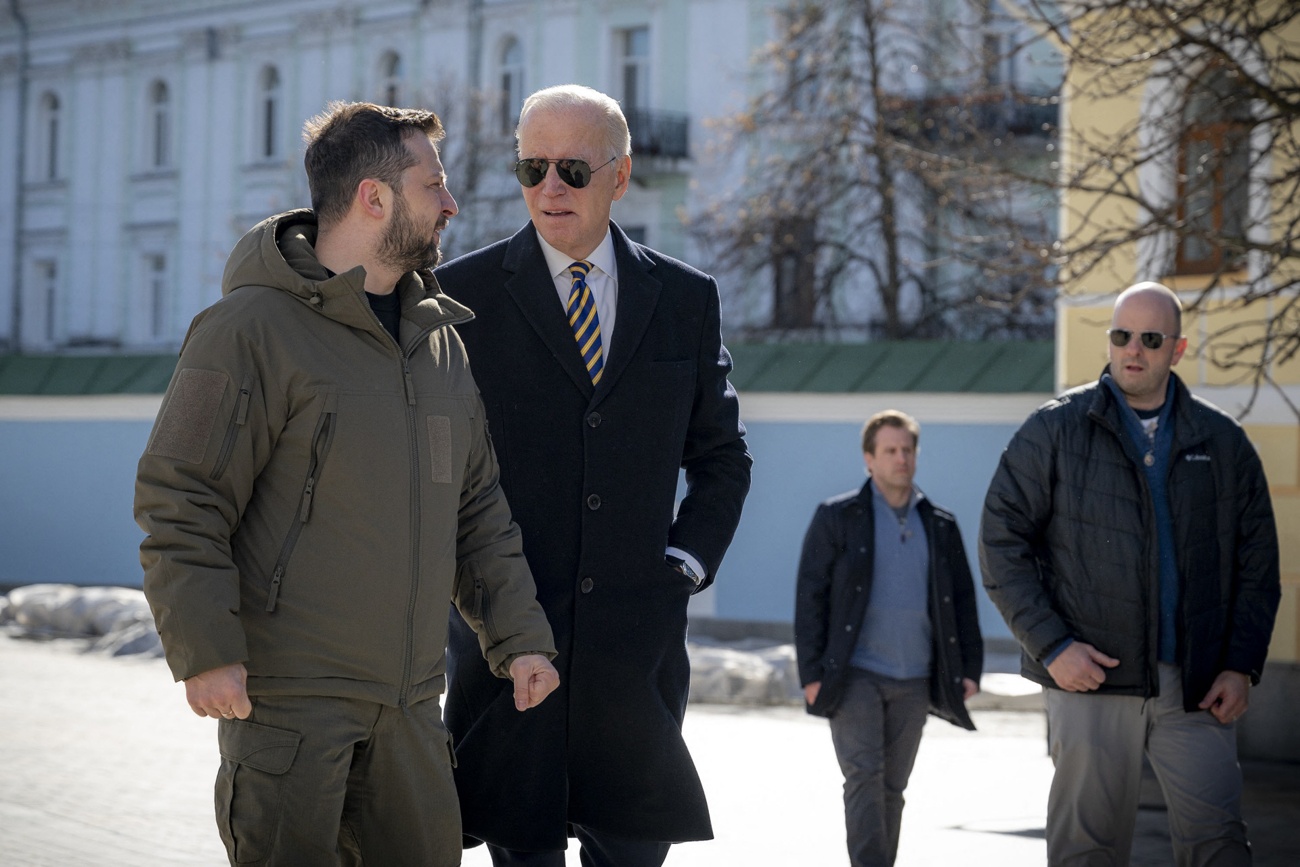 Joe Biden llegó al país de sorpresa