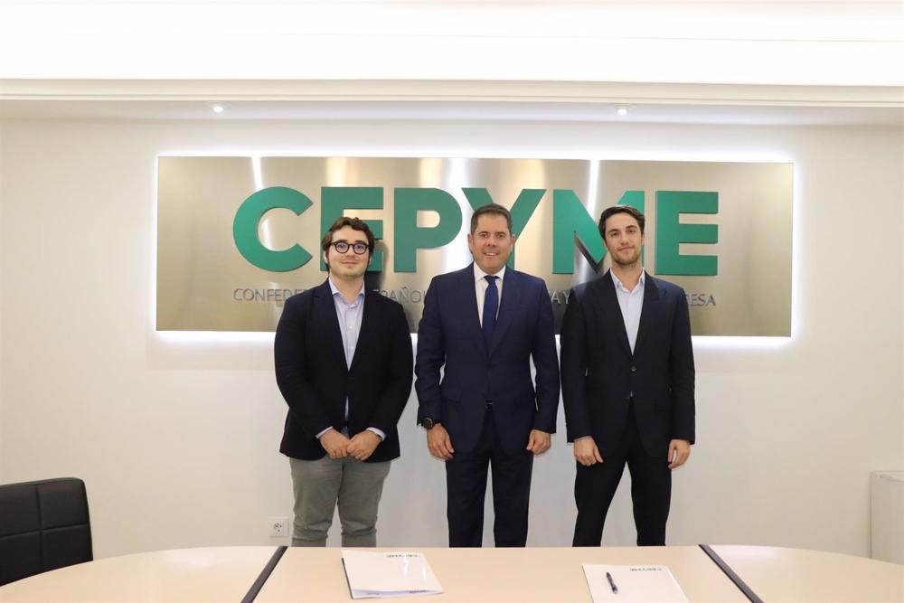 De izda a dcha: el fundador y director ejecutivo de Deale, Gerard García; el presidente de Cepyme, Gerardo Cuerva; y el cofundador y responsable de Desarrollo de negocio internacional de Deale, Oriol Ferrán. De