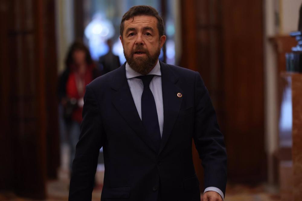 Archivo - El diputado de Ciudadanos Miguel Gutiérrez a su llegada a una sesión plenaria en el Congreso de los Diputados. Archivo