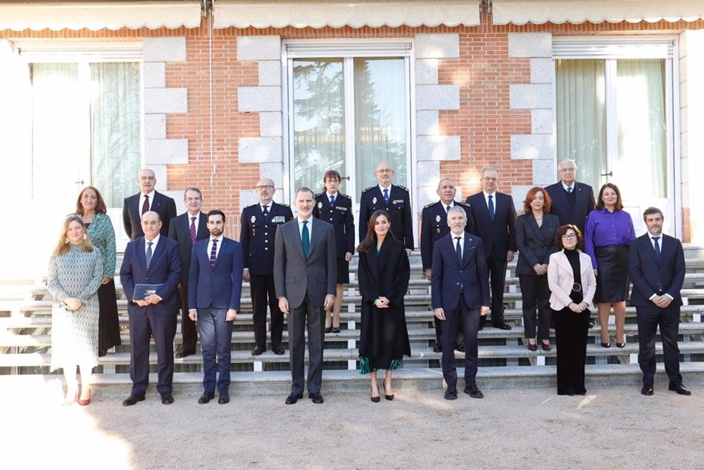 Los Reyes y la Comisión Nacional para el bicentenario de la Policía Nacional. Los