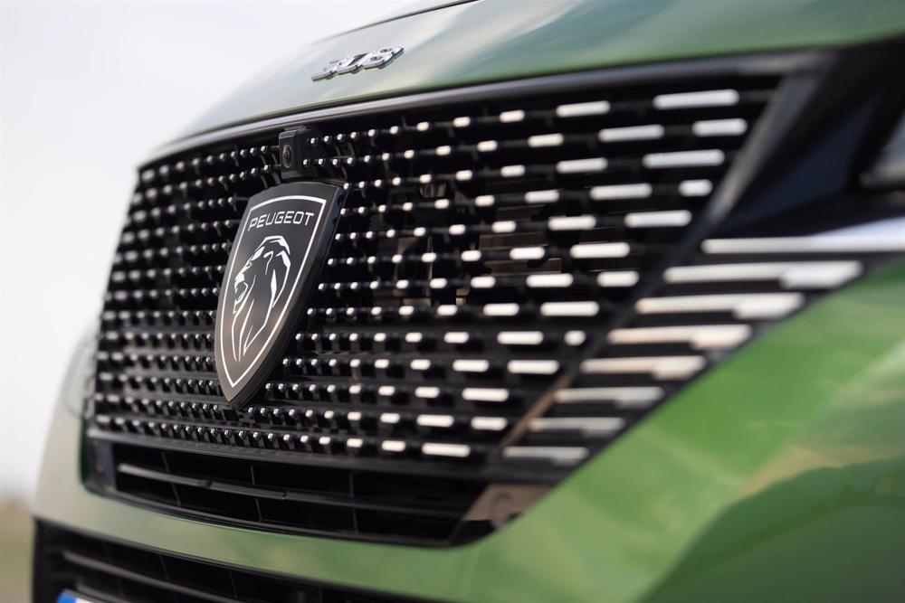 Archivo - Logotipo de Peugeot (Stellantis) Archivo