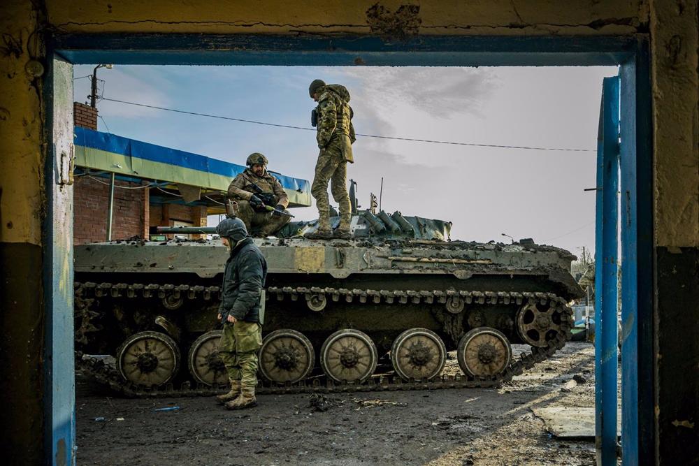 Ucrania repele un nuevo ataque de las fuerzas rusas a medida que avanzan en torno a Bajmut