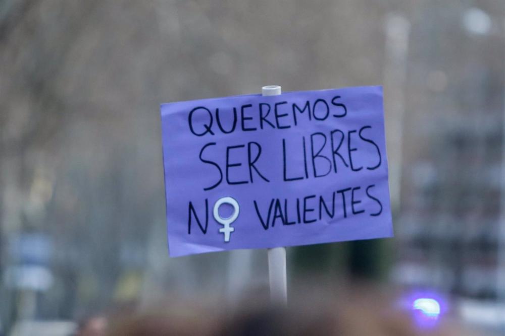 Archivo - Una pancarta en una manifestación por el 8M. Archivo