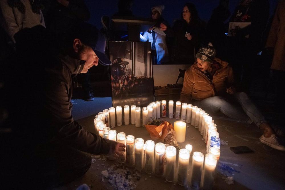 Una veglia per la morte del giovane Tyre Nichols Una