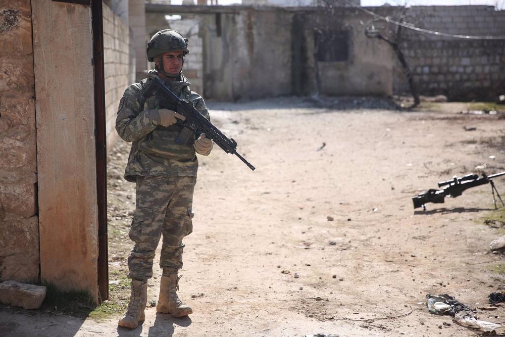 Arquivo - Um militar turco em Almastumah, Sul de Aleppo Arquivo