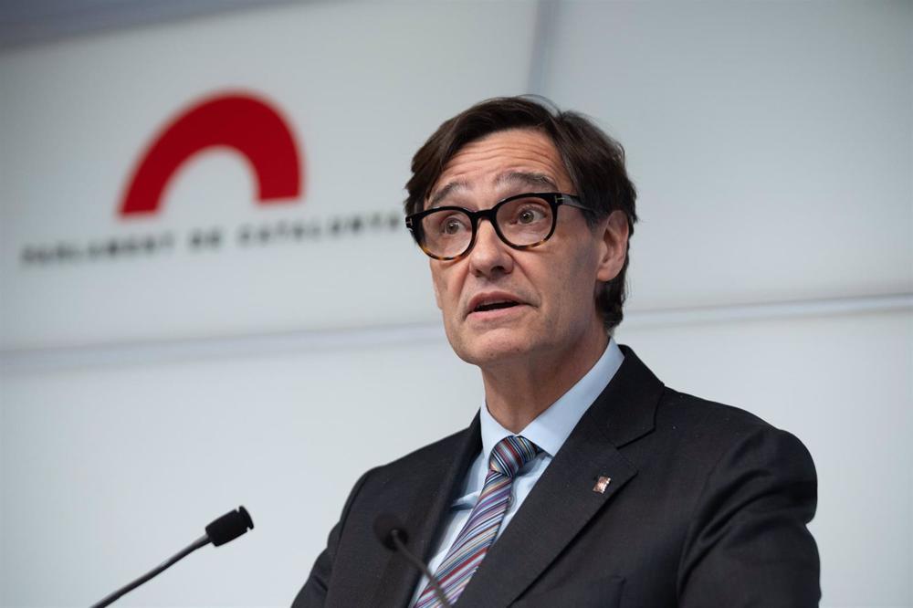 El líder del PSC, Salvador Illa, en rueda de prensa desde el Parlament. El