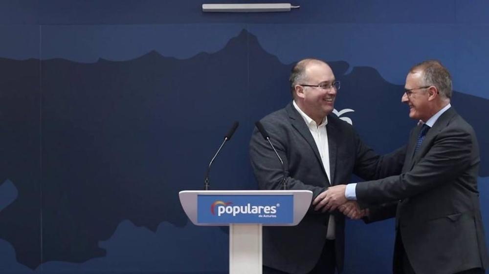 Miguel Tellado, en el centro Miguel