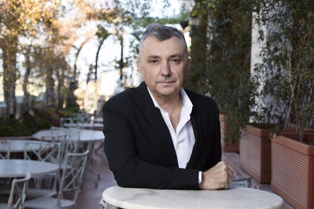 Archivo - Retrato del escritor Manuel Vilas, ganador del 79º Premio Nadal 2023. Archivo