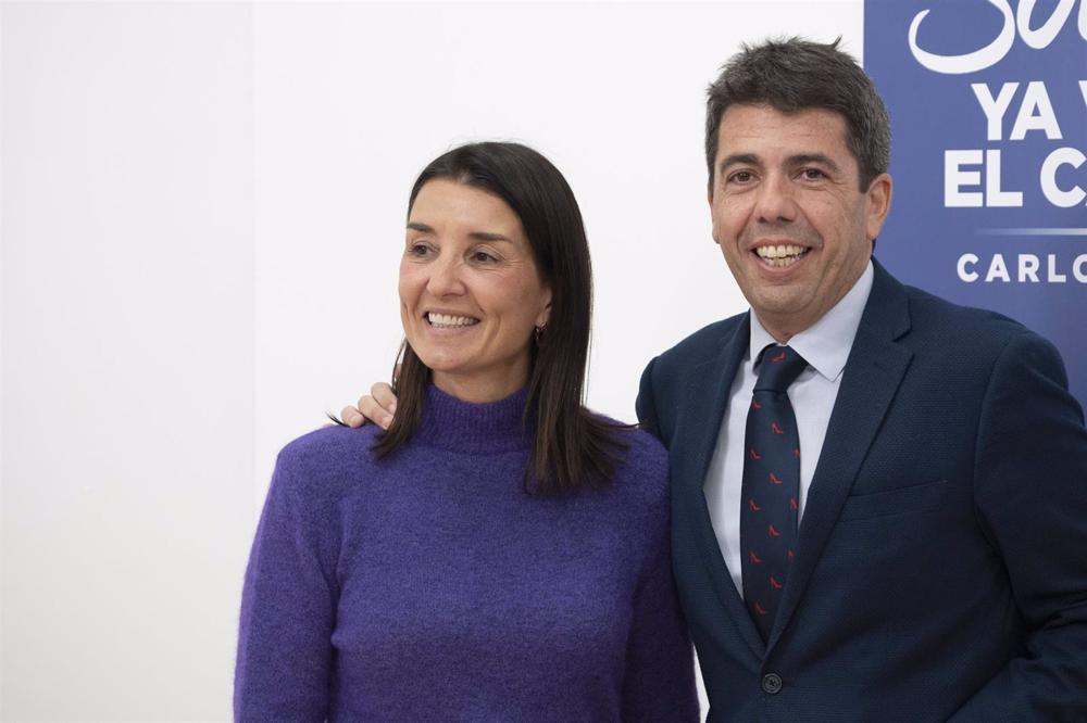 El presidente del PPCV, Carlos Mazón, y la exsíndica de CS en Les Corts y nueva incorporación al equipo económico del PPCV, Ruth Merino. El