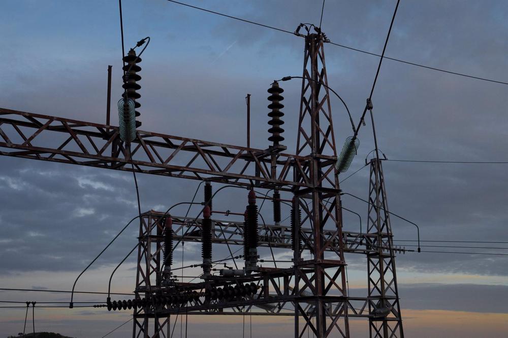 Archivo - Tendido eléctrico, a 31 de diciembre de 2022, en Barcelona Archivo