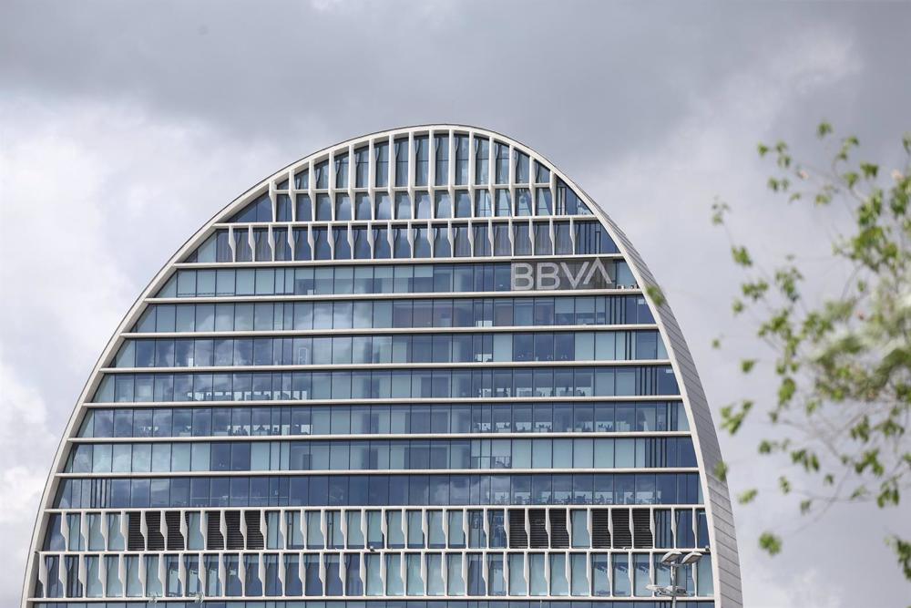 Archivo - Edificio de la sede de BBVA en Madrid, conocido como ‘La Vela’, a 22 de abril de 2021, en Madrid (España). Archivo