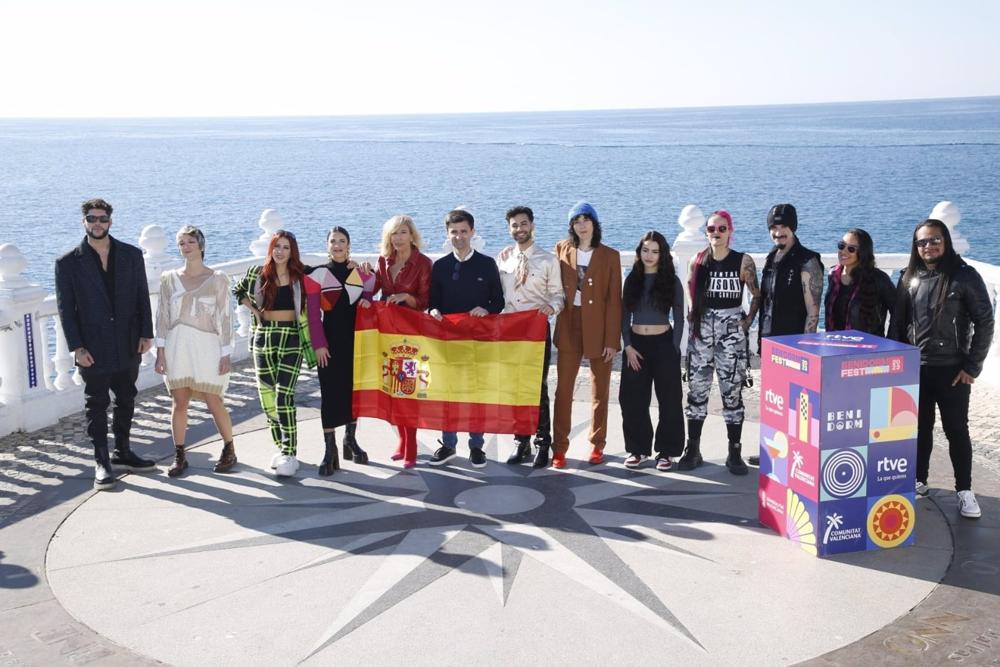 Los finalistas del Benidorm Fest 2023 en el mirador del Balcón del Mediterráneo de Benidorm Los