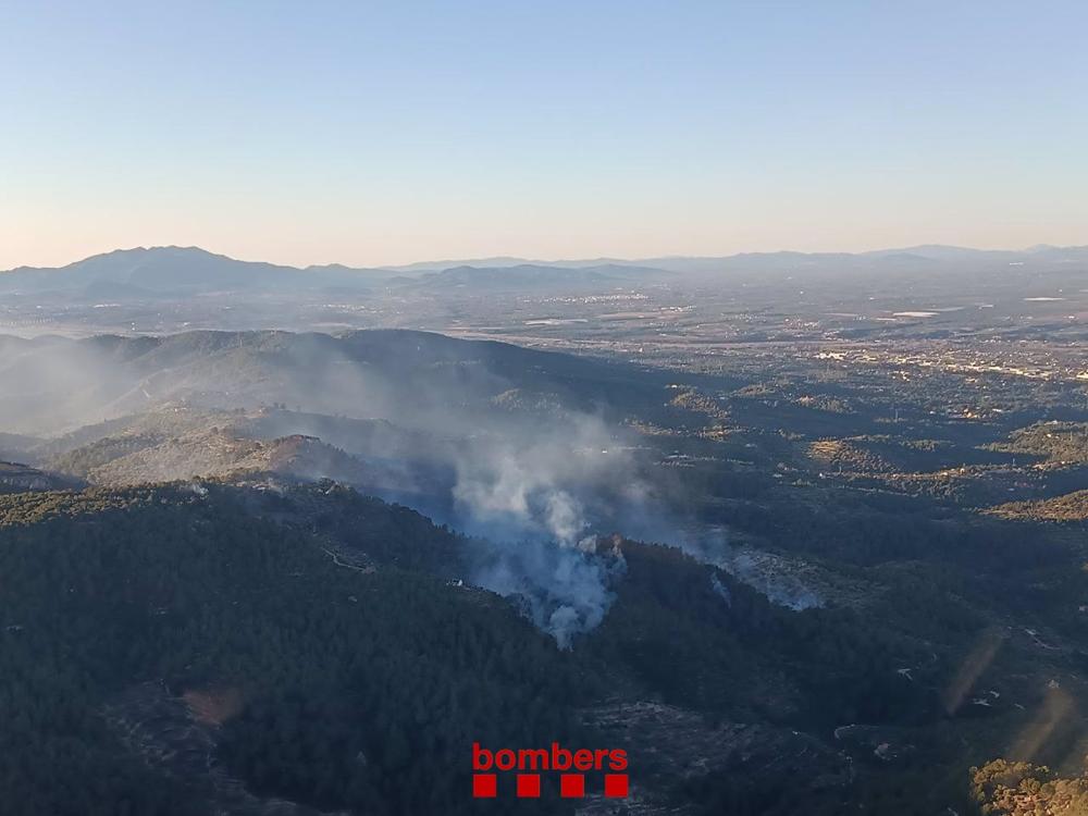 Imagen aérea del perímetro del incendio forestal de Bítem (Tarragona) Imagen
