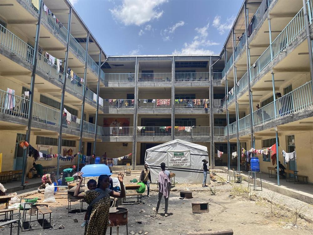 Arquivo - Pessoas deslocadas internamente alojadas na escola secundária de Mekelle em Tigray Arquivo