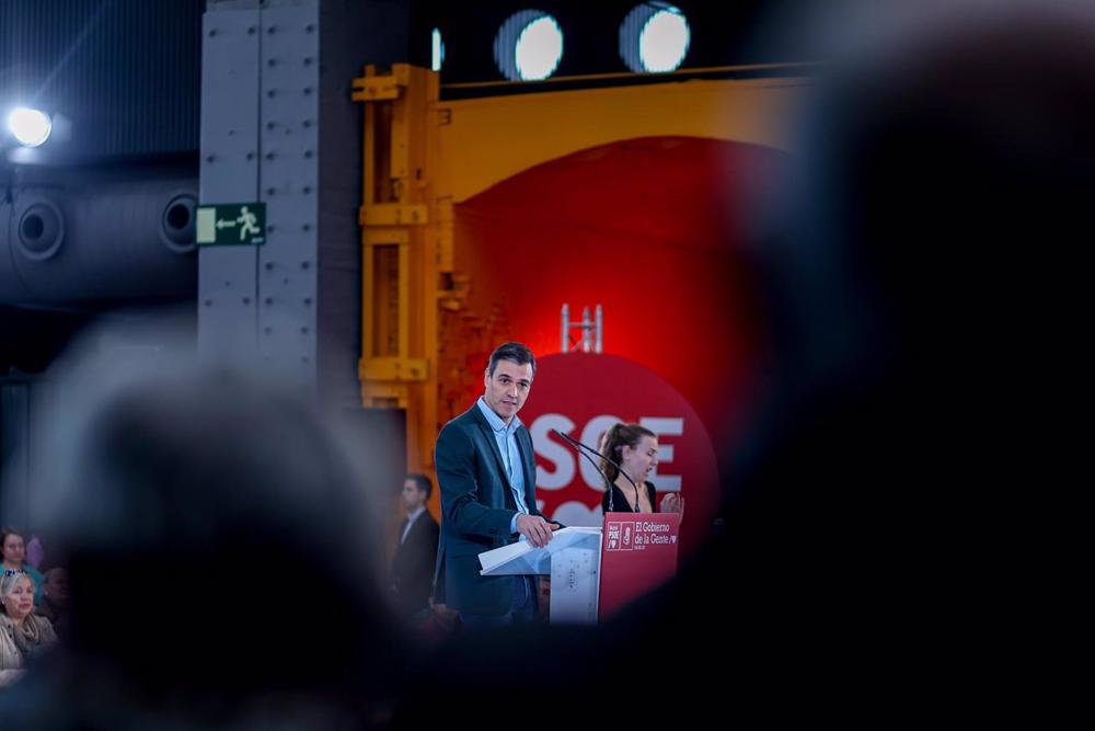 El secretario general del PSOE y presidente del Gobierno, Pedro Sánchez interviene en el acto de presentación de reyes Maroto como candidata a la alcaldía de Madrid, en La Nave, a 4 de febrero de 2023, en Madrid (España). Maroto fue anunciada como alcalda El