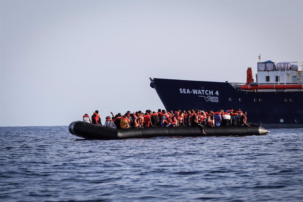 Archive - Migrants secourus par le navire 'Sea Watch 4'. Archive