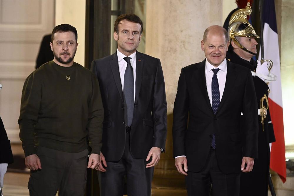 Il Presidente ucraino Volodimir Zelenski, il Presidente francese Emmanuel Macron e il Cancelliere tedesco Olaf Scholz, che sono stati in Ucraina per più di un anno. Il