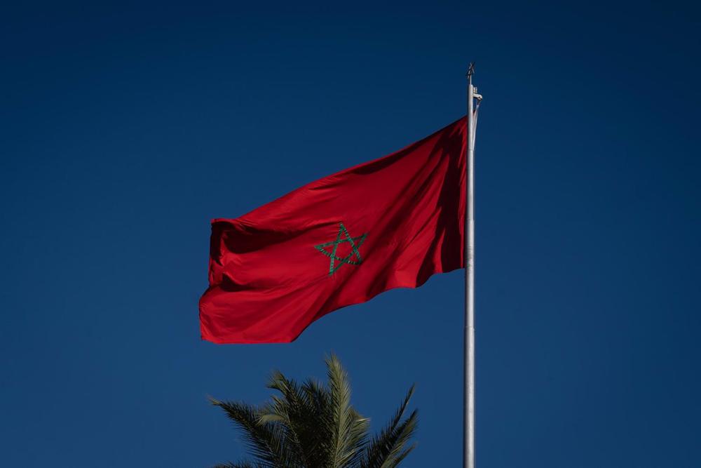 Vue d'un drapeau marocain le jour de l'ouverture de la 12e réunion de haut niveau Maroc-Espagne, le 31 janvier 2023 à Rabat (Maroc). Vue