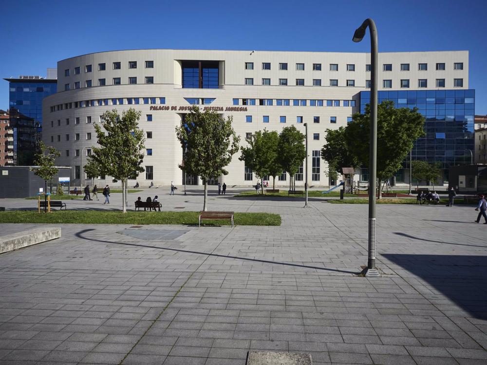 Archivo - Fachada del Palacio de Justicia de Pamplona. Archivo