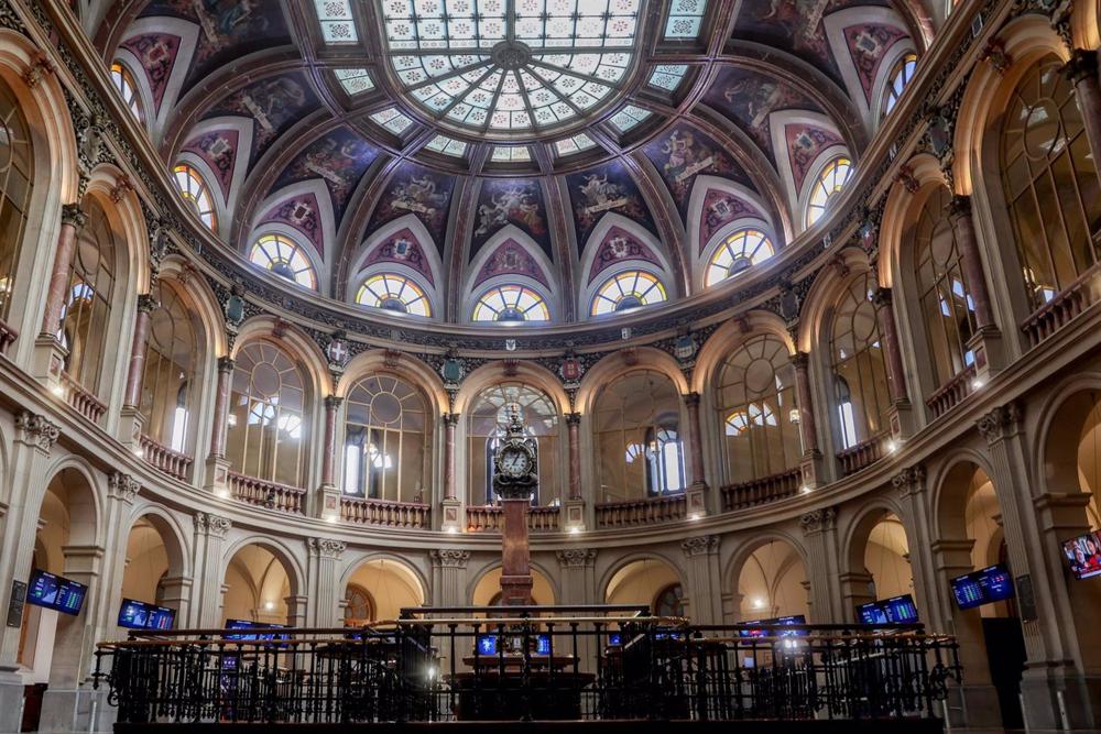 Vista general del Palacio de la Bolsa, a 1 de febrero de 2023, en Madrid (España). Vista