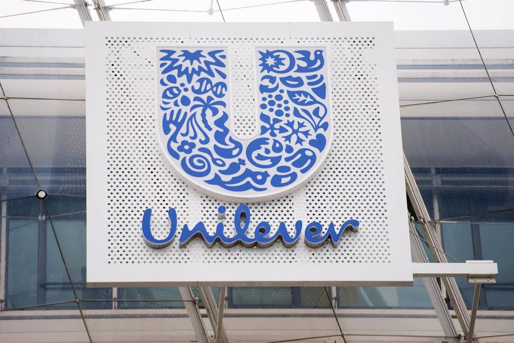 Archivo - Logo de Unilever en un edificio en Hamburgo (Alemania). Archivo