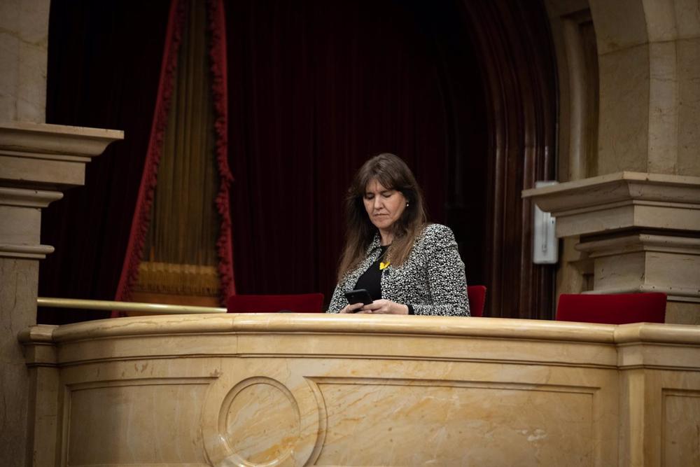 La presidenta de Junts, Laura Borràs, durante una sesión de control en el Parlament de Catalunya, a 8 de febrero de 2023, en Barcelona, Catalunya (España). La