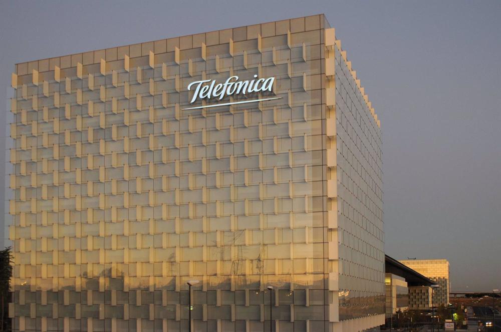 Archivo - Edificio de Telefónica en distrito C Archivo