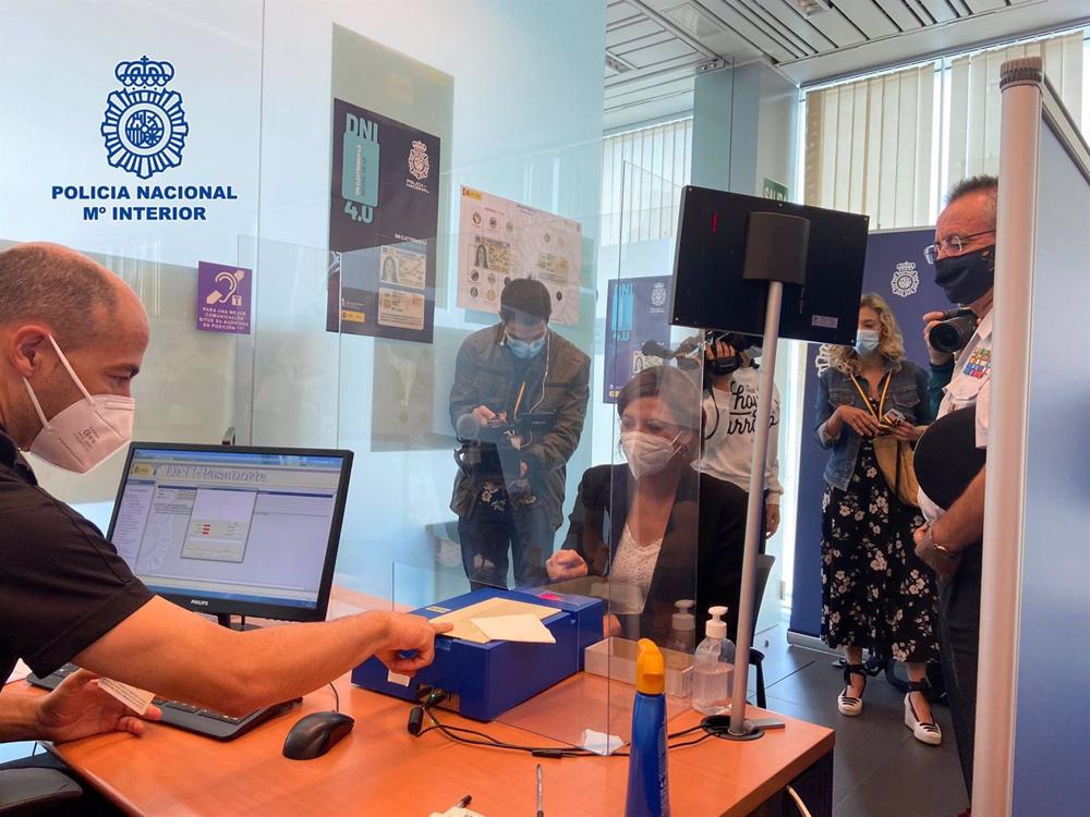 Archivo - Una oficina de la Policía para la expedición del DNI Archivo