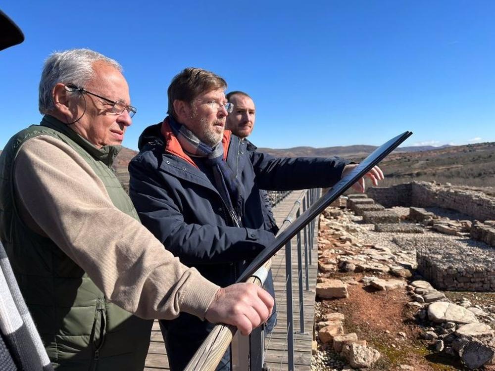 Visita de Gonzalo Santonja a Tiermes. Visita