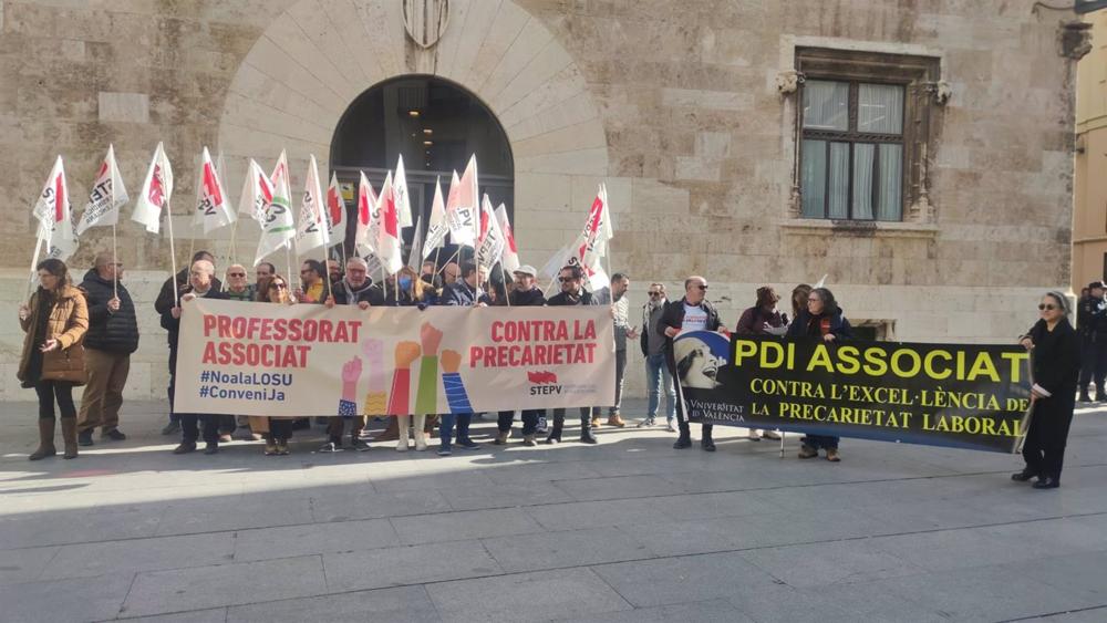 Protesta de profesores asociados contra la Ley Orgánica del Sistema Universitario (LOSU) Protesta
