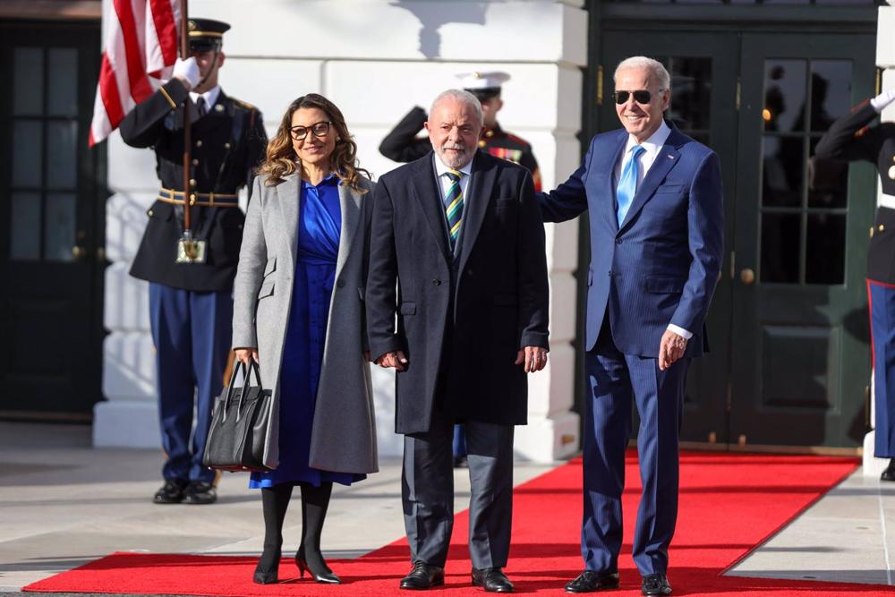 The President of the United States receives his Brazilian counterpart, Luiz Inácio Lula da Silva in Washington. The