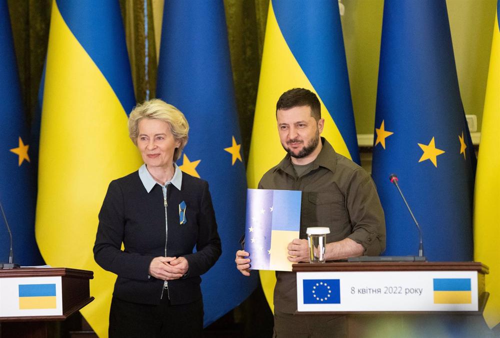 Archive - La présidente de la Commission européenne Ursula von der Leyen et le président de l'Ukraine Volodimir Zelenski Archive