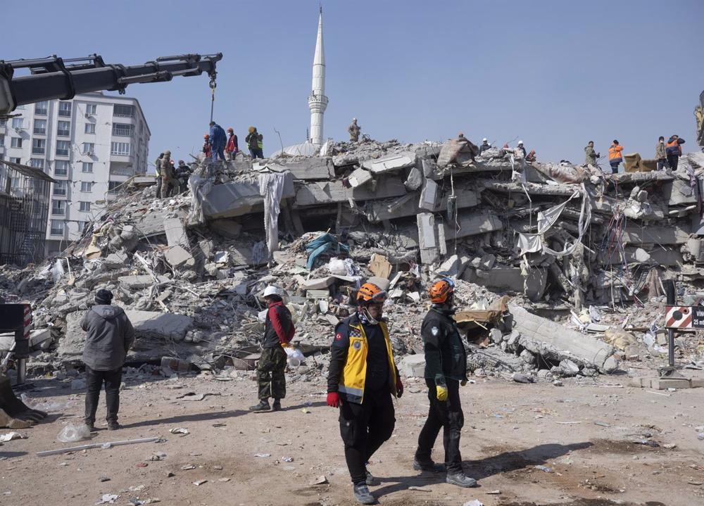 Durch das Erdbeben zerstörtes Gebäude in Kahramanmaras, Türkei Durch