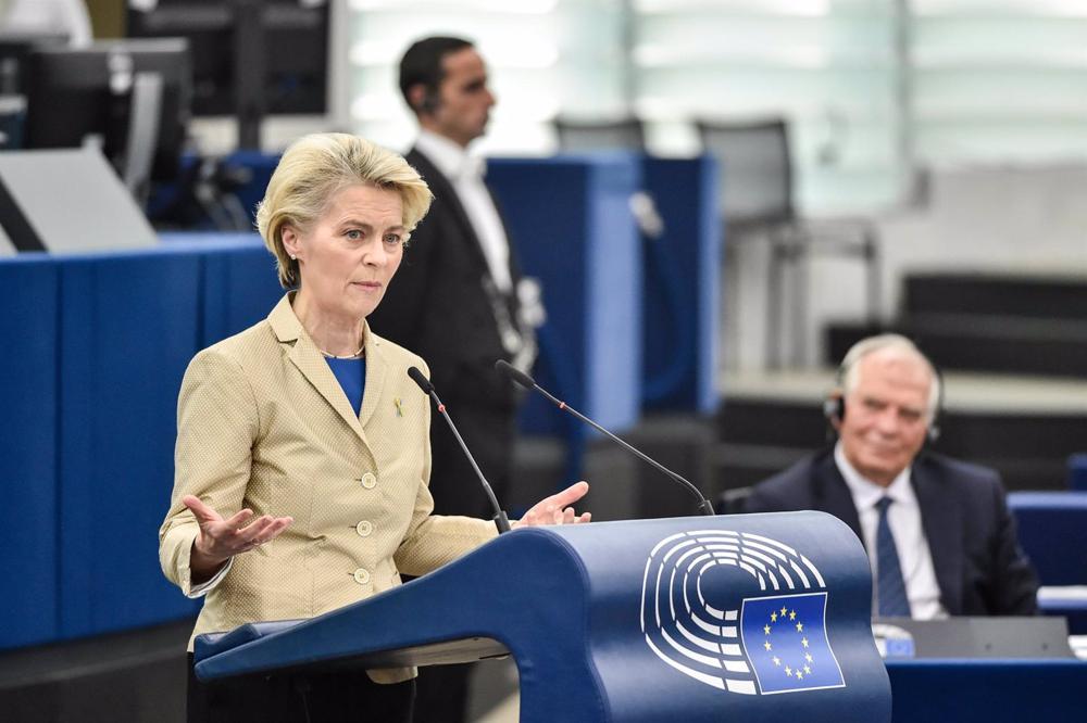 La présidente de la Commission européenne, Ursula von der Leyen, lors d'une session plénière du Parlement européen. La