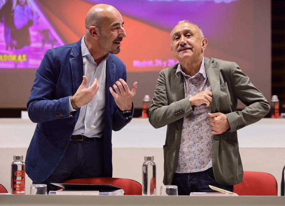 Archivo - El secretario confederal de UGT, Fernando Luján (i) y el secretario general de UGT, Pepe Álvarez (d), en una imagen de archivo. Archivo