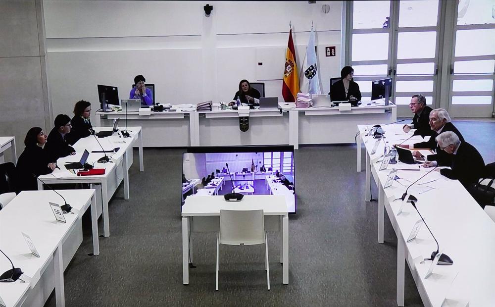 Una captura de pantalla de televisión instalada en la sala de prensa de la parte civil del juicio del accidente ferroviario del Alvia, en la Ciudade de Justicia, a 14 de febrero de 2023, en Santiago de Compostela, A Coruña (España). El juicio del Alvia se Una