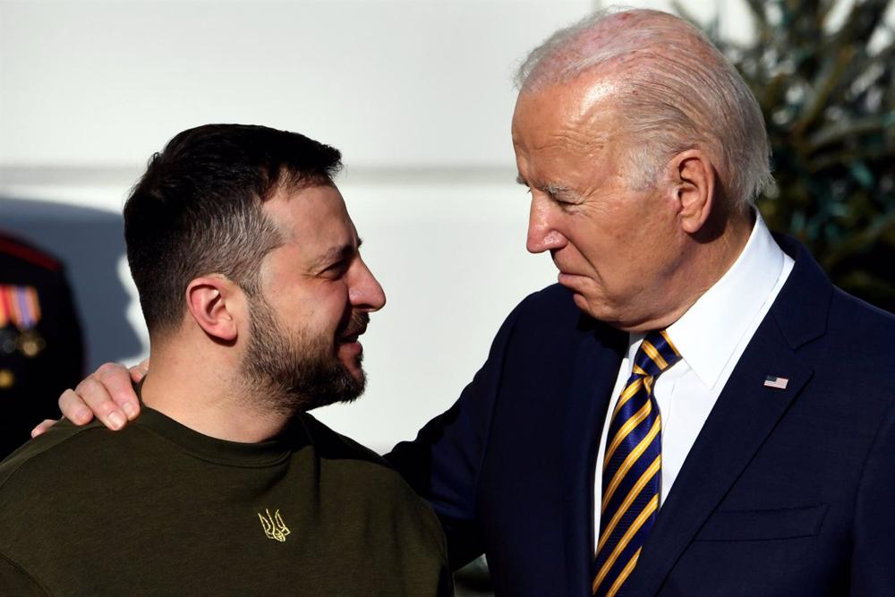 Archivio - Il presidente ucraino Volodymyr Zelensky con il suo omologo statunitense Joe Biden Archivio