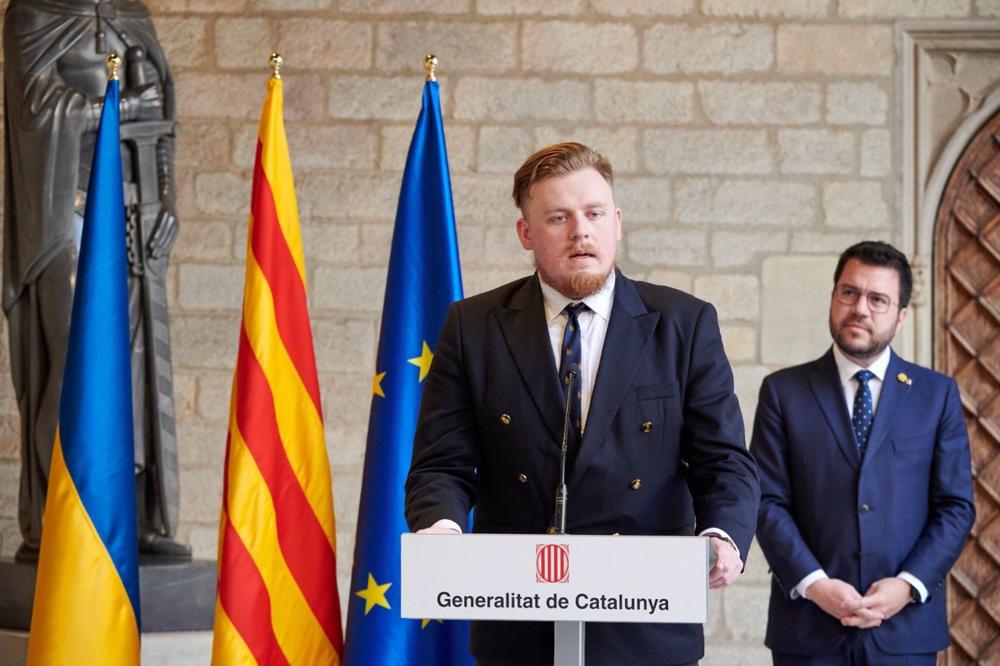 Sacharow-Preisträger 2022 Yaroslav Bozhko bei einem Treffen mit dem Präsidenten der Generalitat, Pere Aragonès, im Palau de la Generalitat. Sacharow-Preisträger
