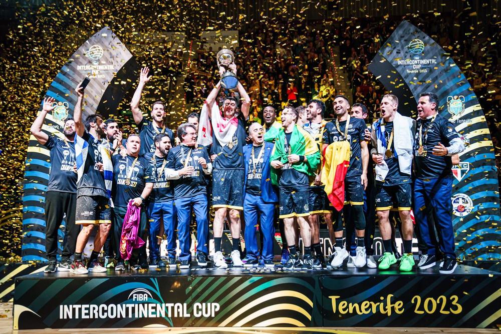 El Lenovo Tenerife levanta su tercera Intercontinental en La Laguna El