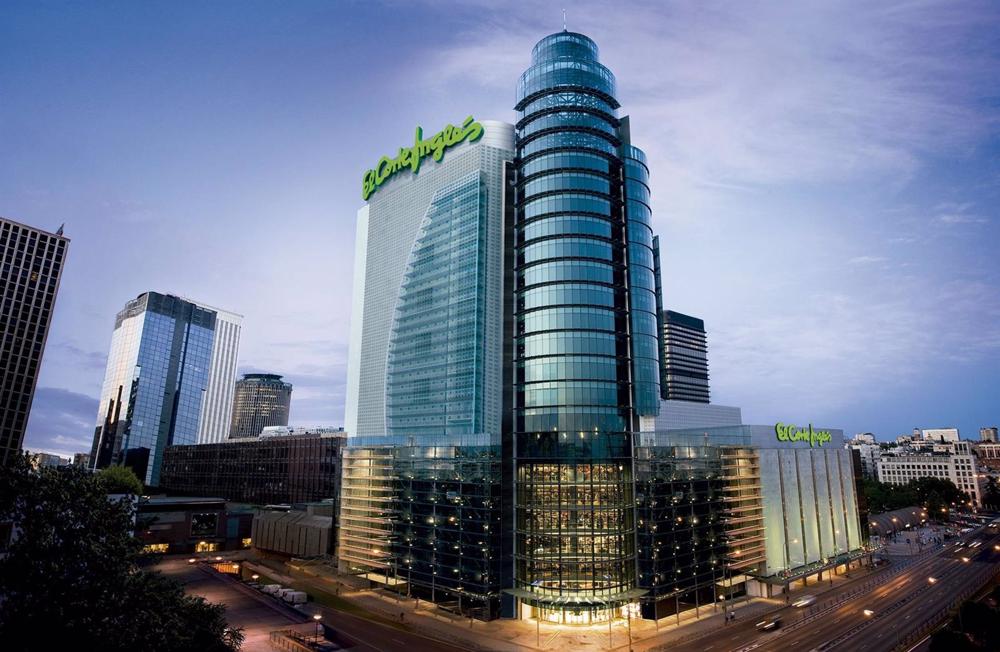 Archivo - Edificio de El Corte Inglés Archivo